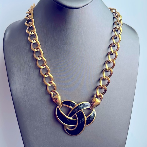 Vintage NAPIER Chunky Gold Chain Link Statement Necklace w Black Enamel Knot EUC - Picture 1 of 5
